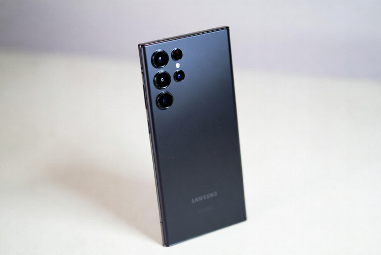 В этом Samsung Galaxy S26 Ultra будет уступать многим флагманам. Раскрыты характеристики передней камеры устройства